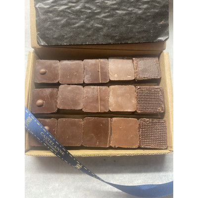 Coffret de chocolat noisette praliné amande