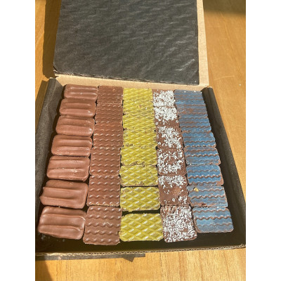 Coffret de chocolat noisette praliné amande