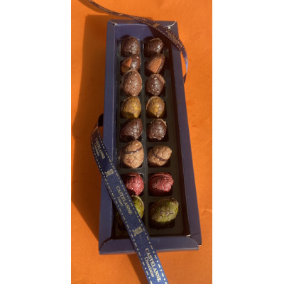 Coffret Joyeuse Pâques 16 oeufs praliné amande noisette et friture