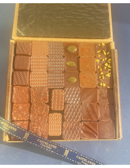 Coffret de chocolats au praliné