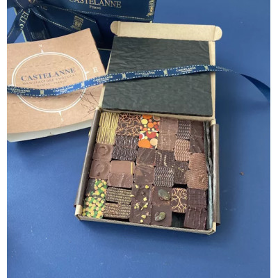 Coffret assortiment de chocolats noirs et pralinés Castelanne